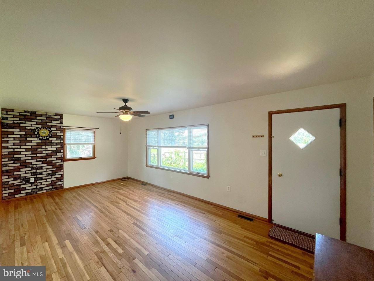 5472 Sixes Rd - Photo 2 of 37