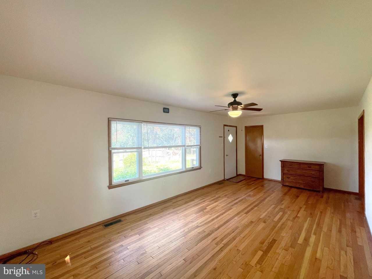 5472 Sixes Rd - Photo 3 of 37