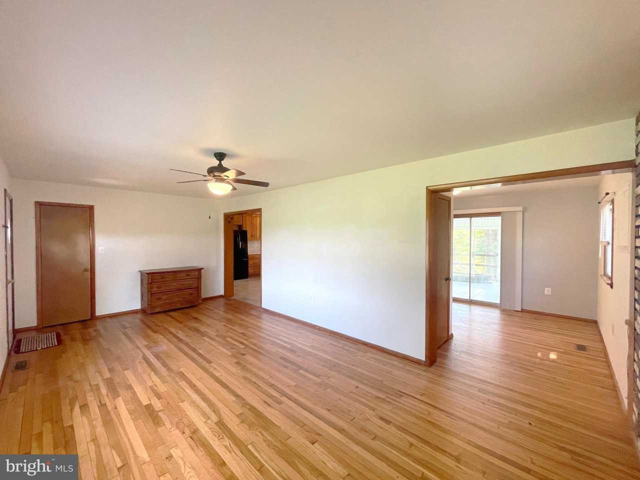 5472 Sixes Rd - Photo 4 of 37