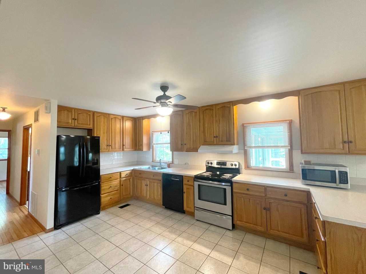 5472 Sixes Rd - Photo 7 of 37