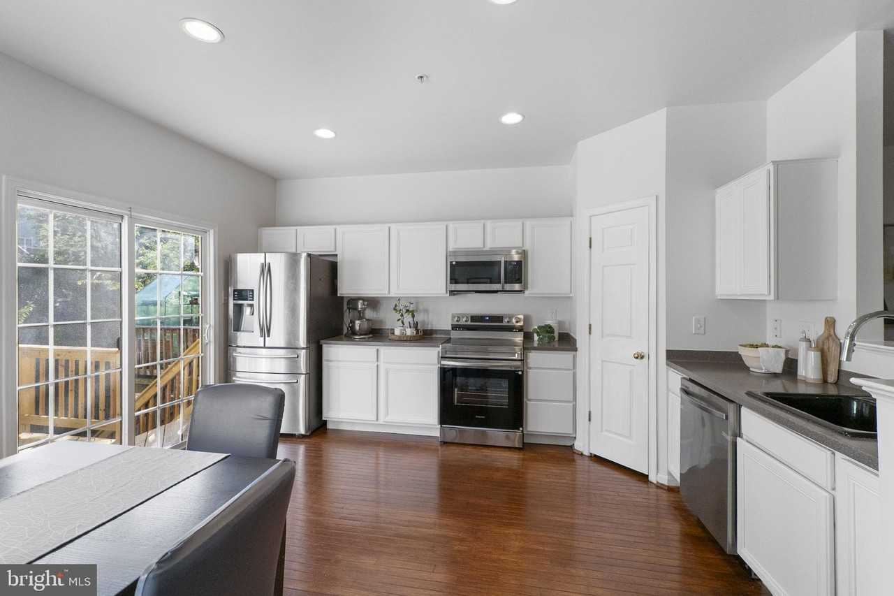 1428 Chessie Ct - Photo 3 of 50