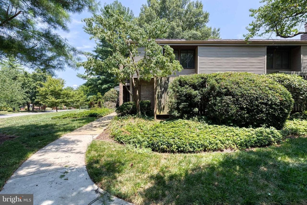 10564 Cross Fox Ln - Photo 2 of 22