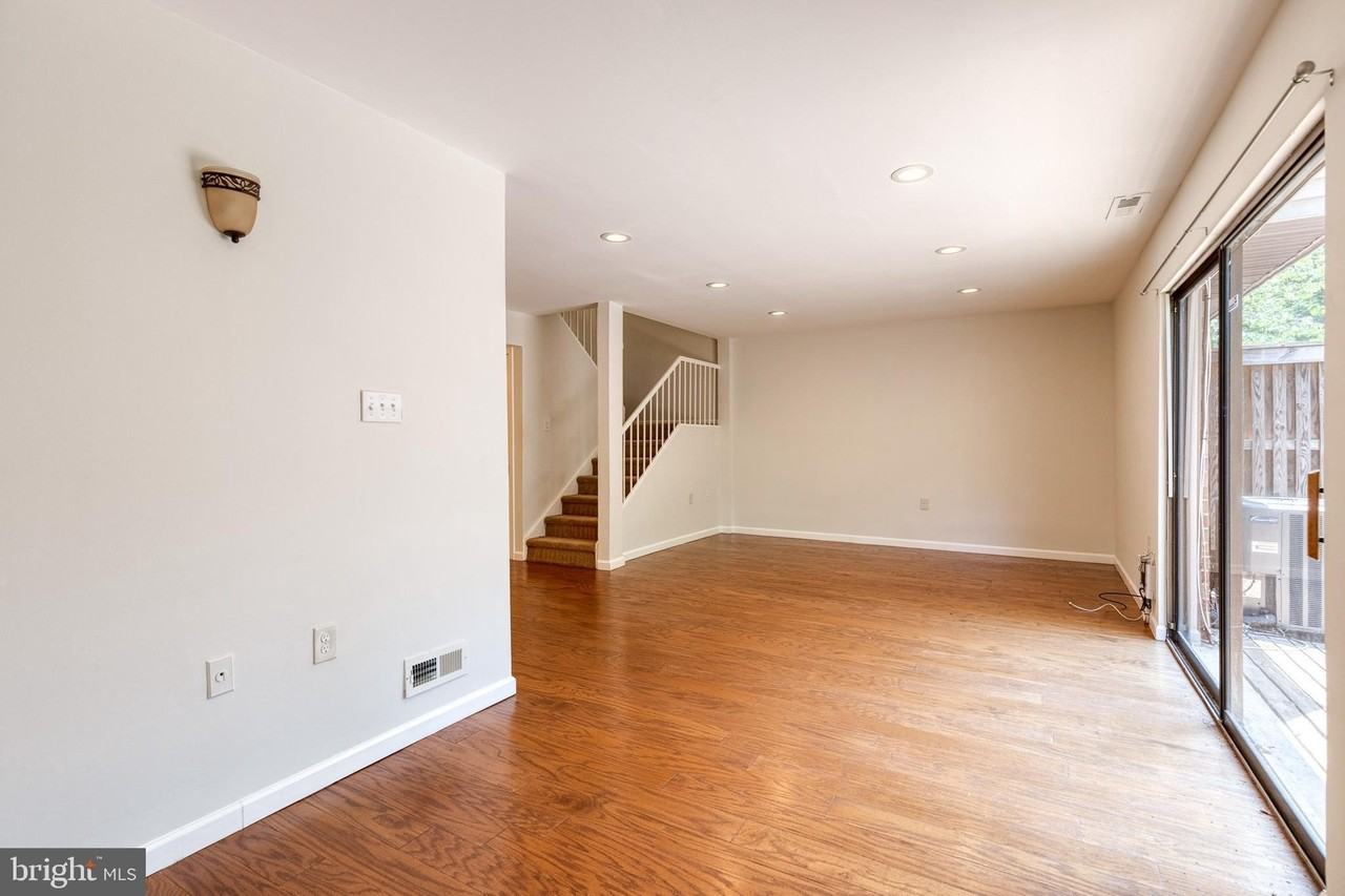 10564 Cross Fox Ln - Photo 3 of 22