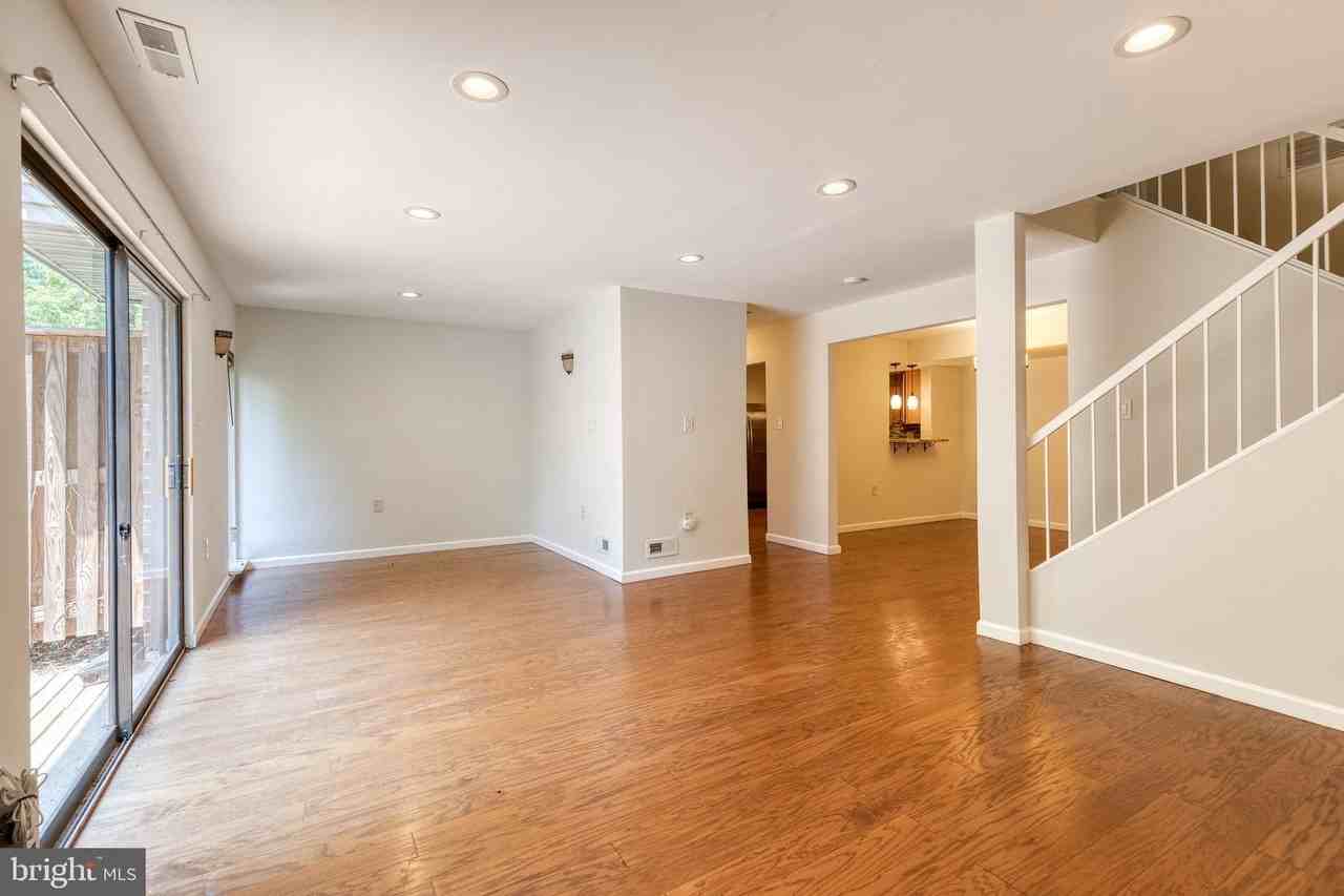10564 Cross Fox Ln - Photo 4 of 22