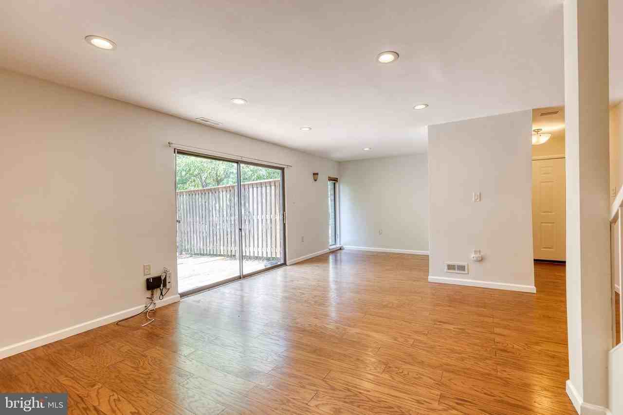 10564 Cross Fox Ln - Photo 5 of 22
