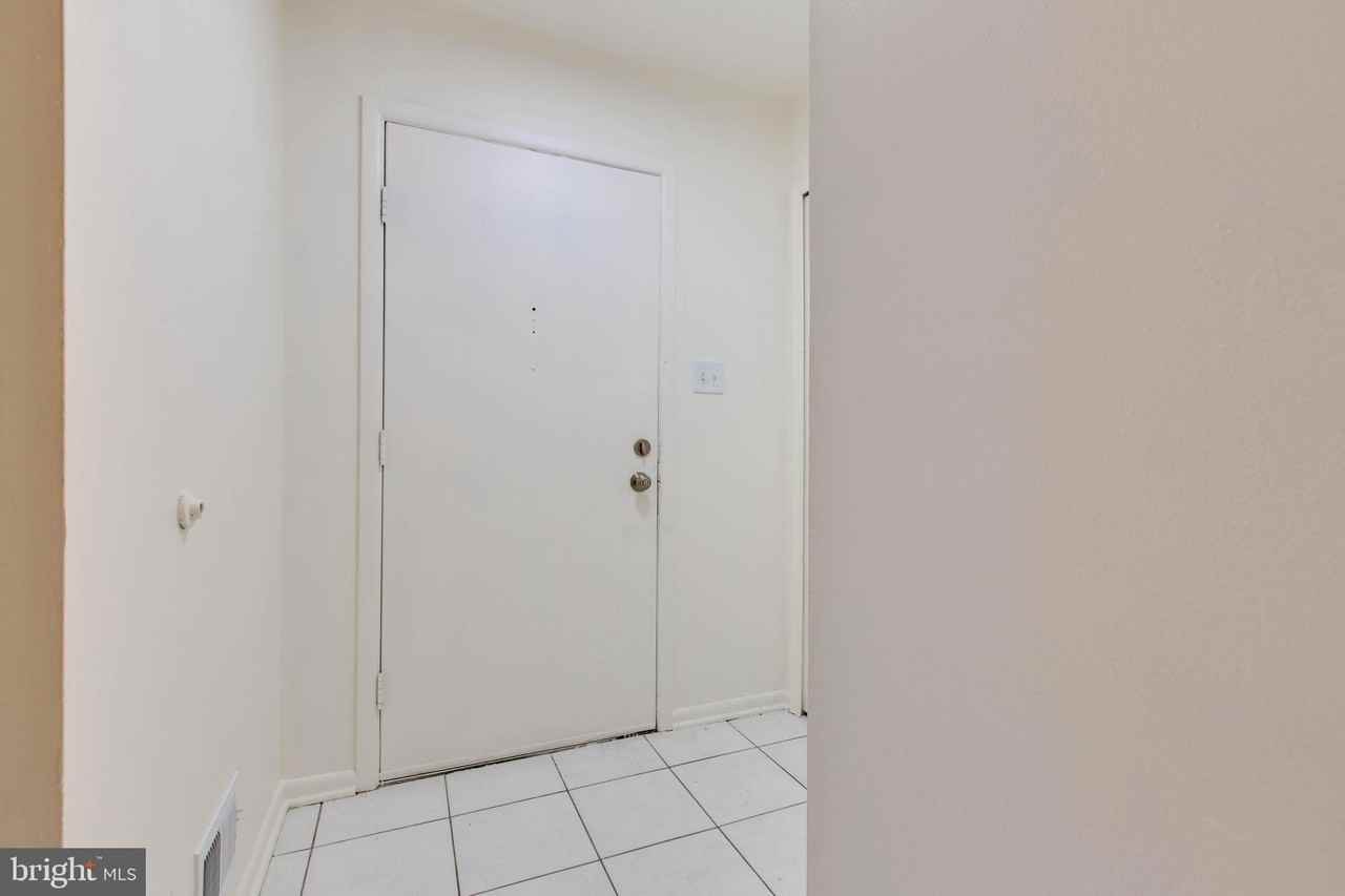 5461 Enberend Ter - Photo 5 of 42
