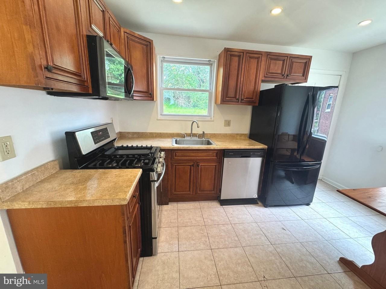 12114 Dalewood Dr - Photo 6 of 26