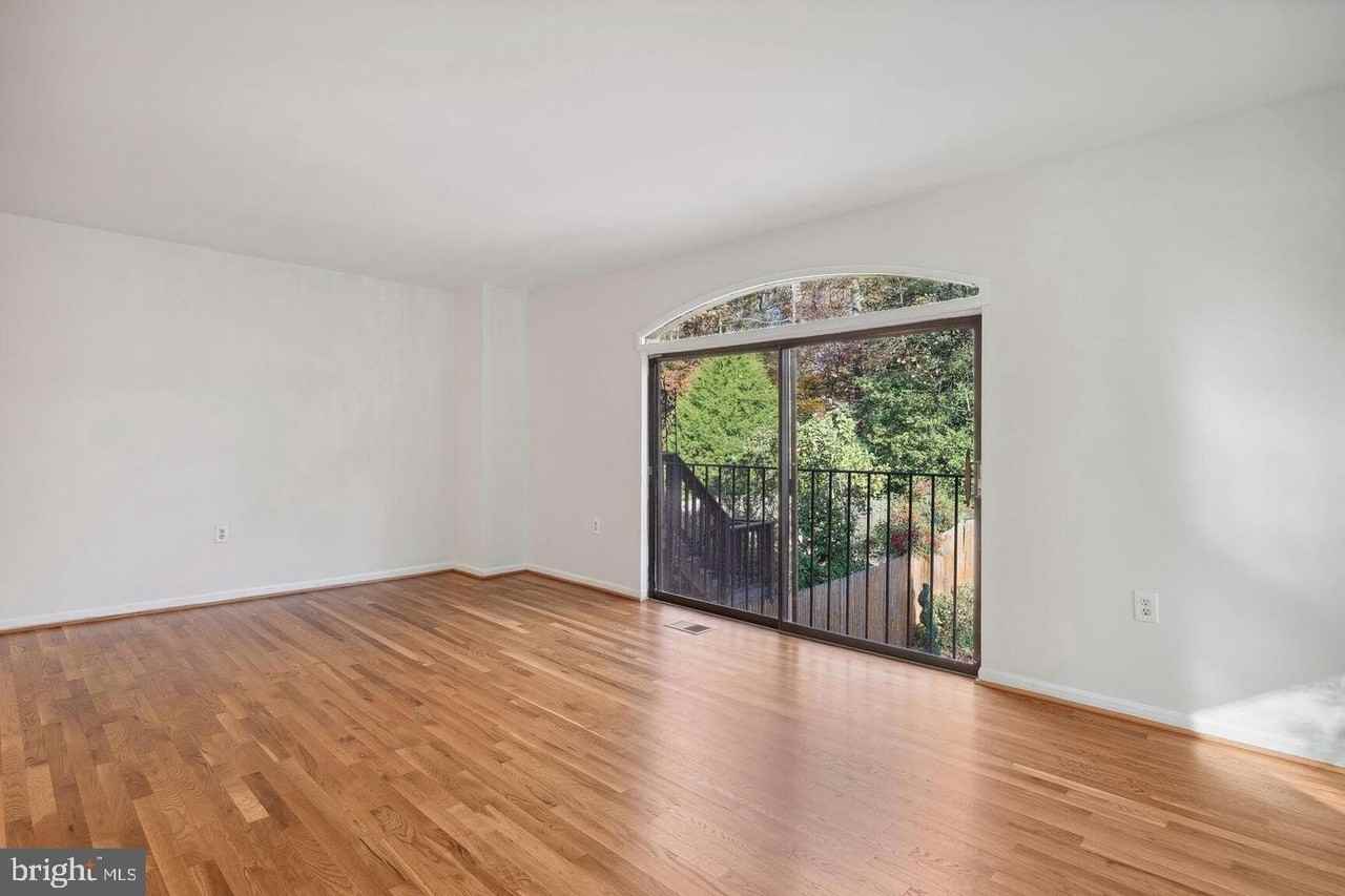 10855 Deborah Dr - Photo 3 of 22