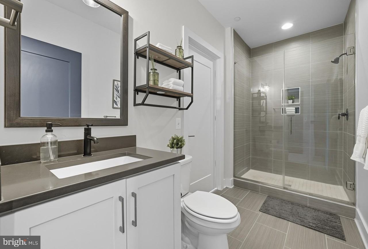 8215 River Rd - Photo 4 of 24