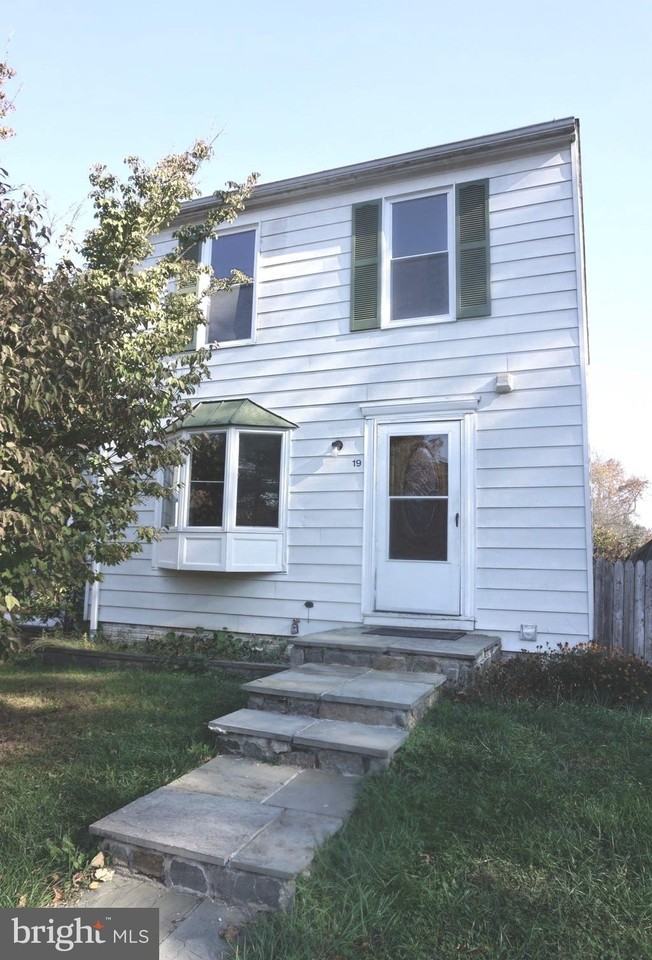 19 Shady Spring Pl - Photo 2 of 33