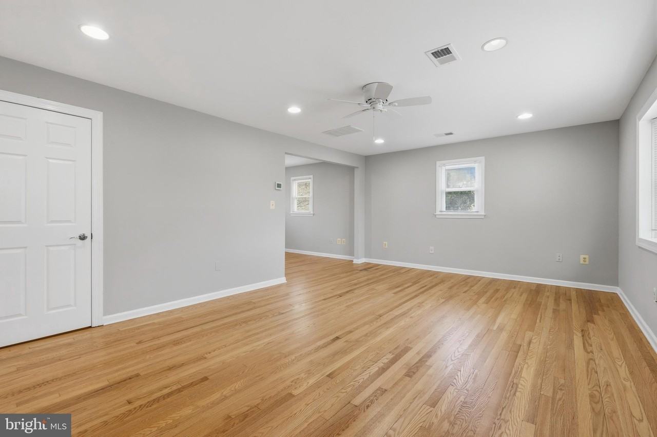9017 Rhode Island Ave - Photo 2 of 33