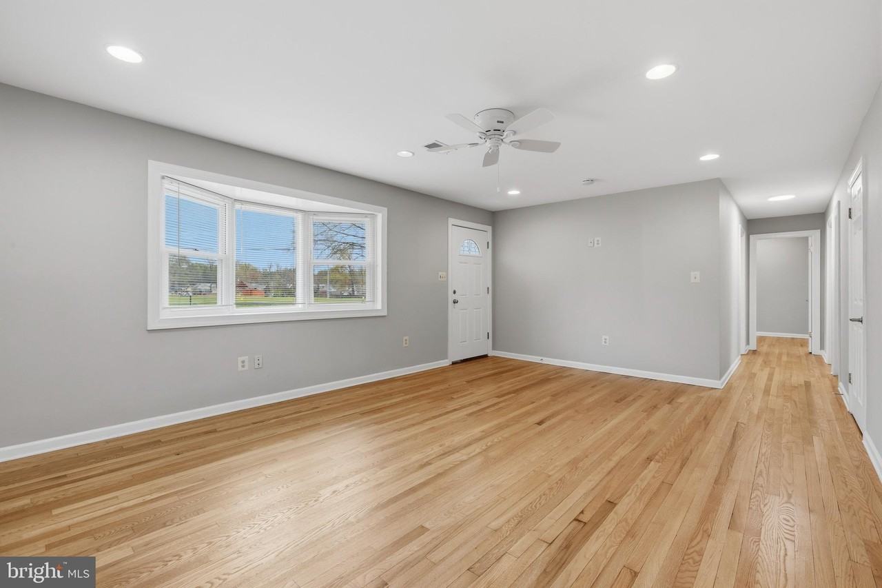 9017 Rhode Island Ave - Photo 3 of 33