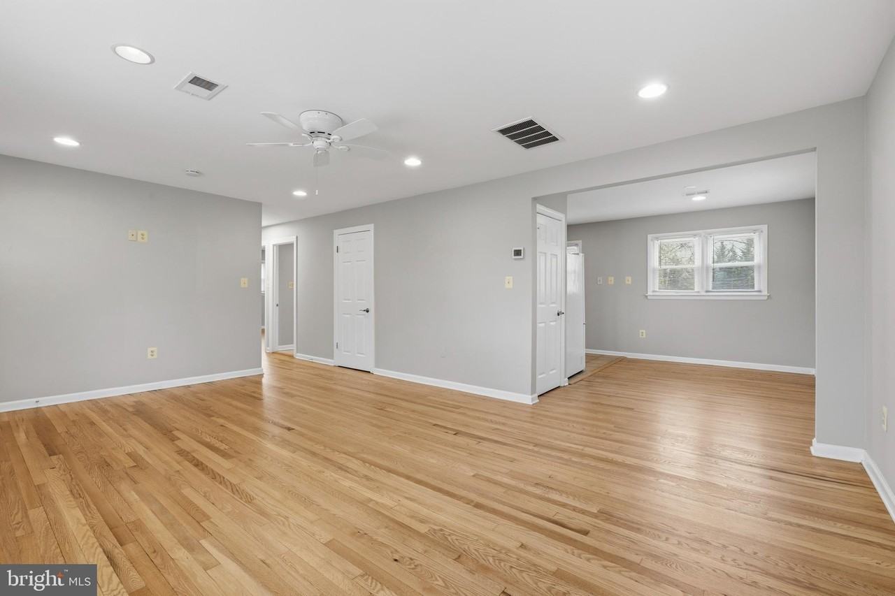 9017 Rhode Island Ave - Photo 4 of 33