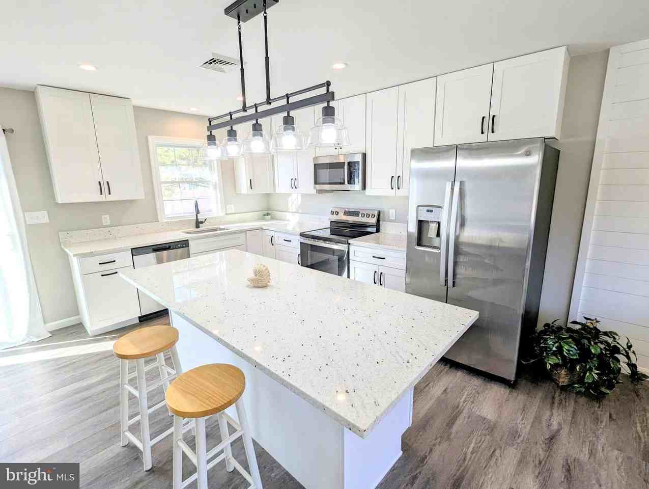 1340 Queen Anne Dr - Photo 6 of 27
