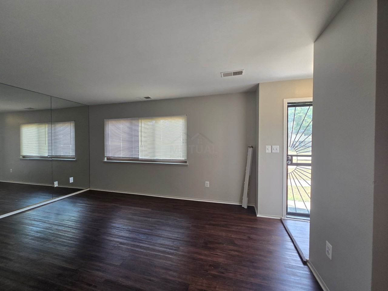 23568 Lahser Rd - Photo 3 of 8