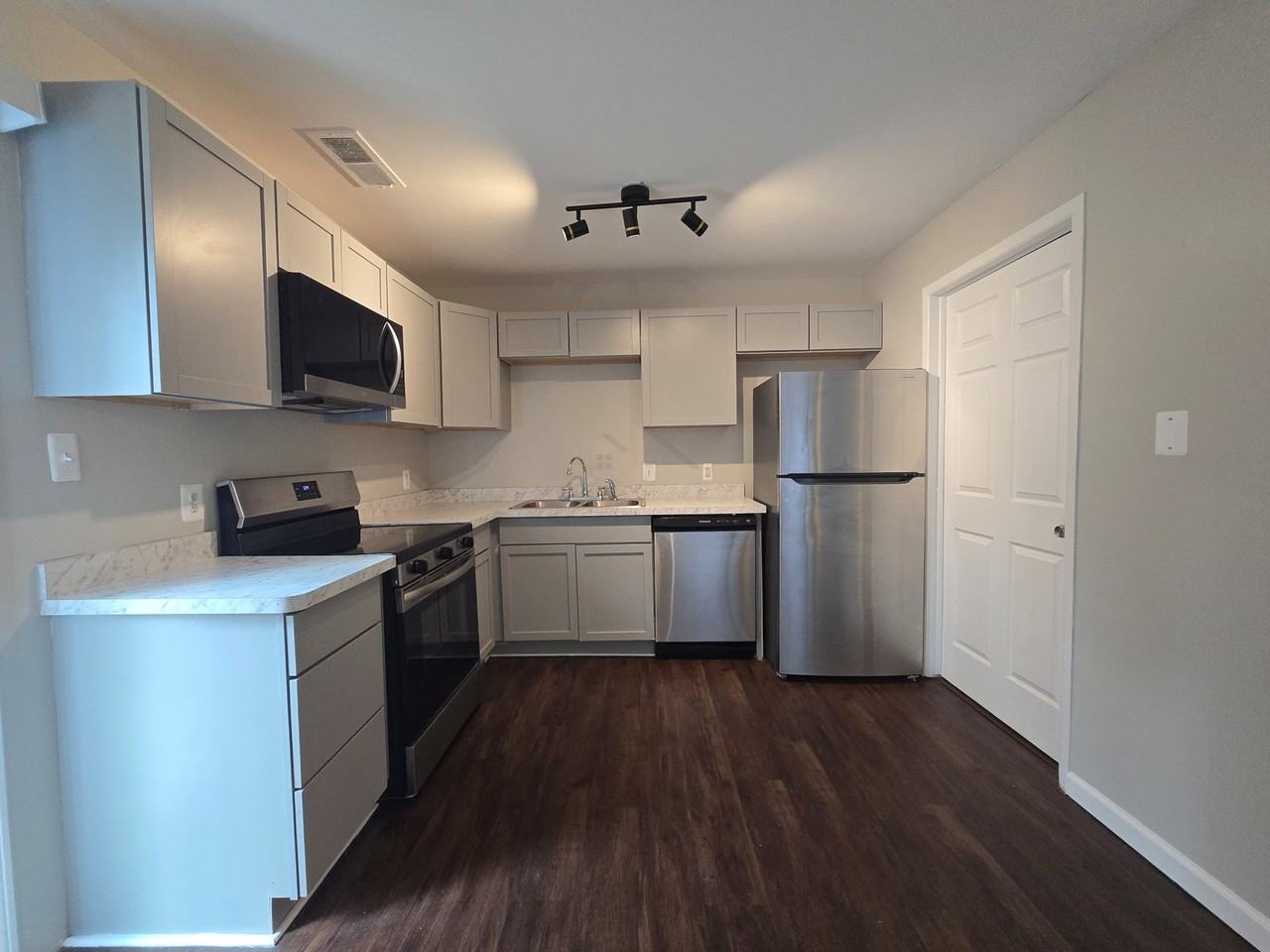 23568 Lahser Rd - Photo 6 of 8