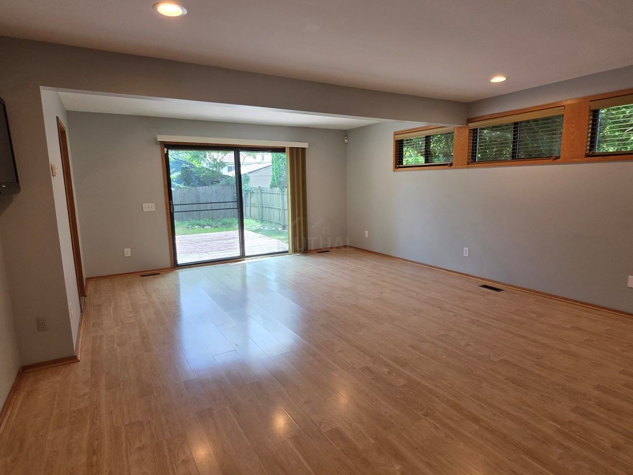 1039 Cobalt Ave - Photo 5 of 8