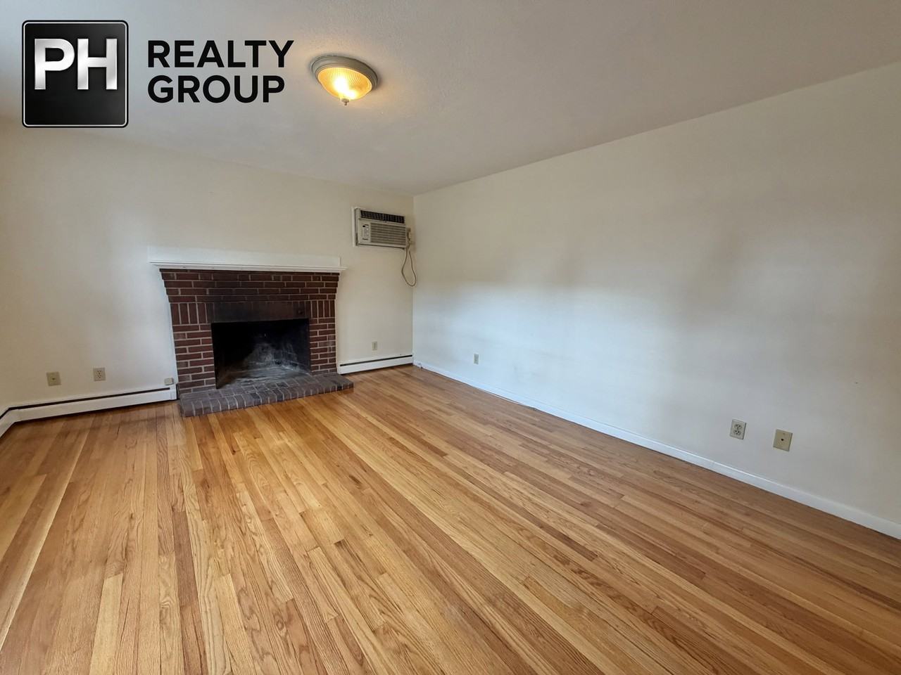 18 Dunstan St #1 - Photo 2 of 8