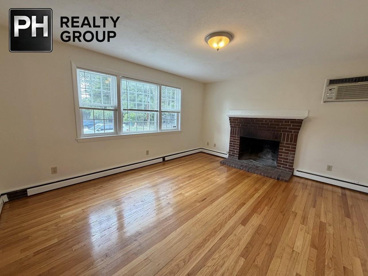 18 Dunstan St #1 - Photo 3 of 8