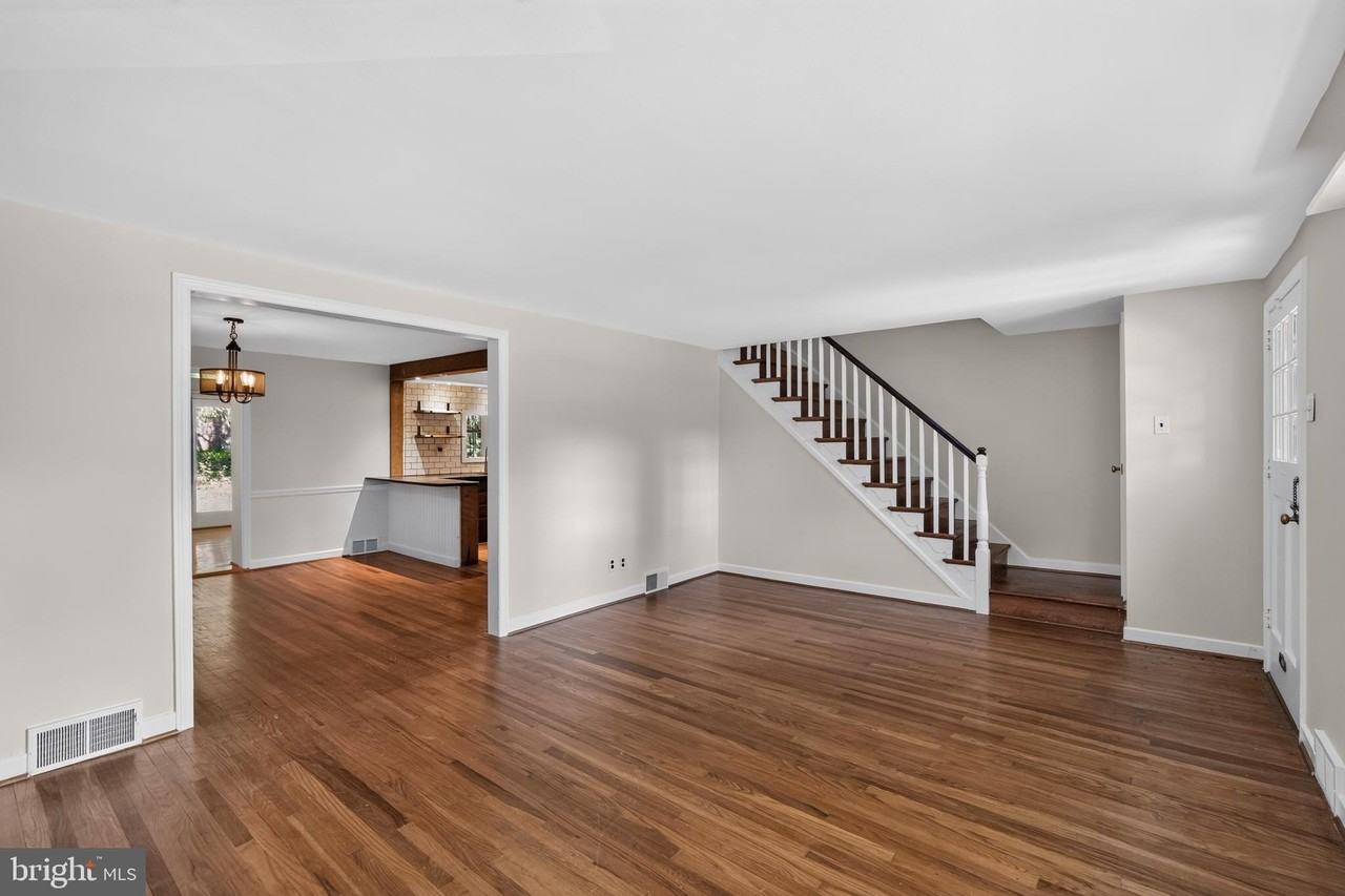 216 Huron Ave - Photo 4 of 22