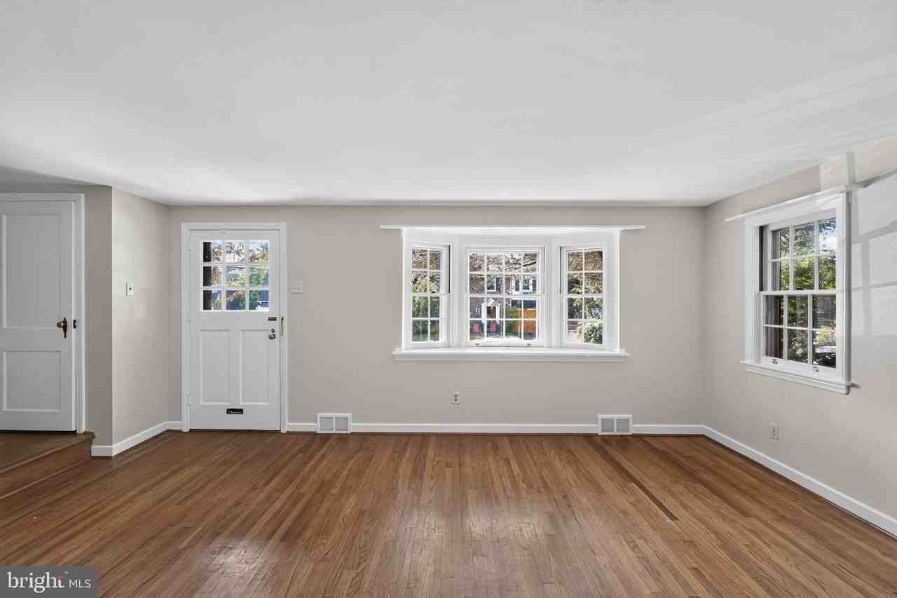 216 Huron Ave - Photo 5 of 22