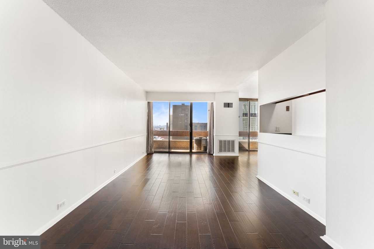 1326 Spruce St #1208 - Photo 3 of 16