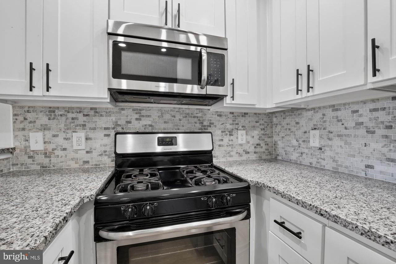 704 N 18th St #2 - Photo 4 of 27