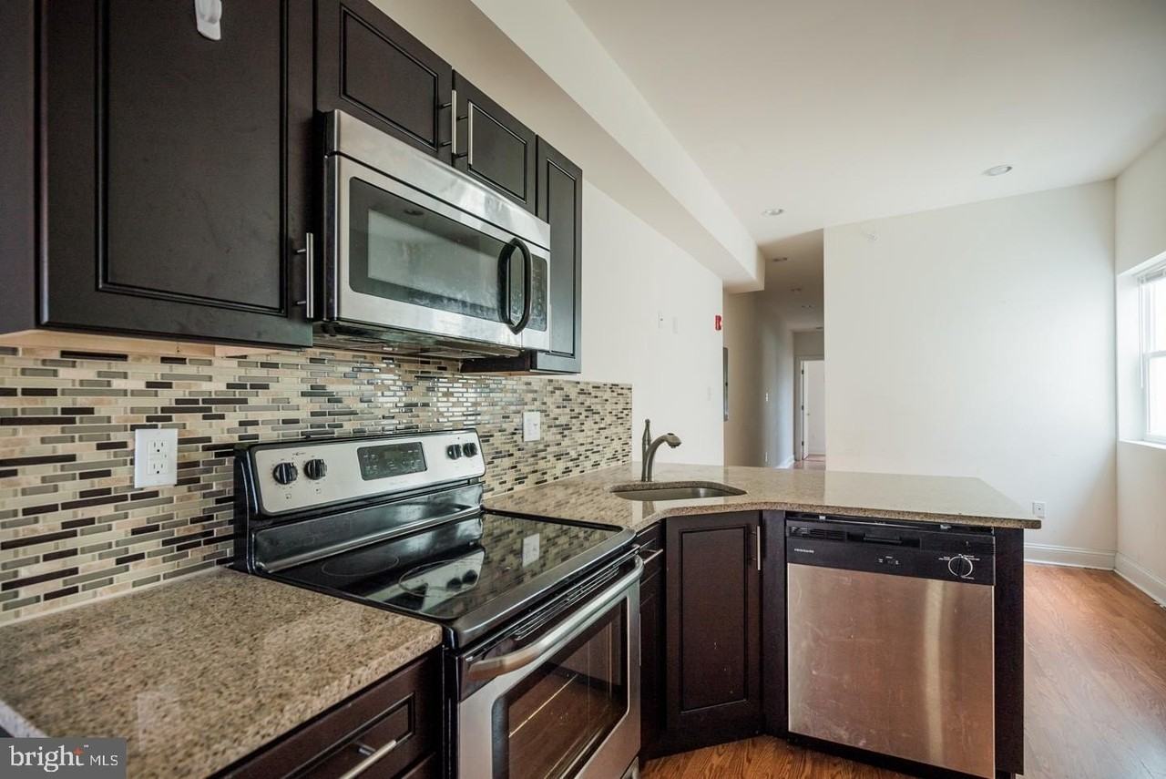 3432 Wallace St #C - Photo 5 of 9
