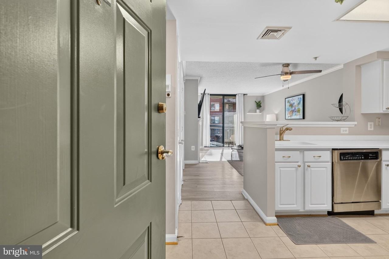 3830 9th St N #207W - Photo 4 of 45