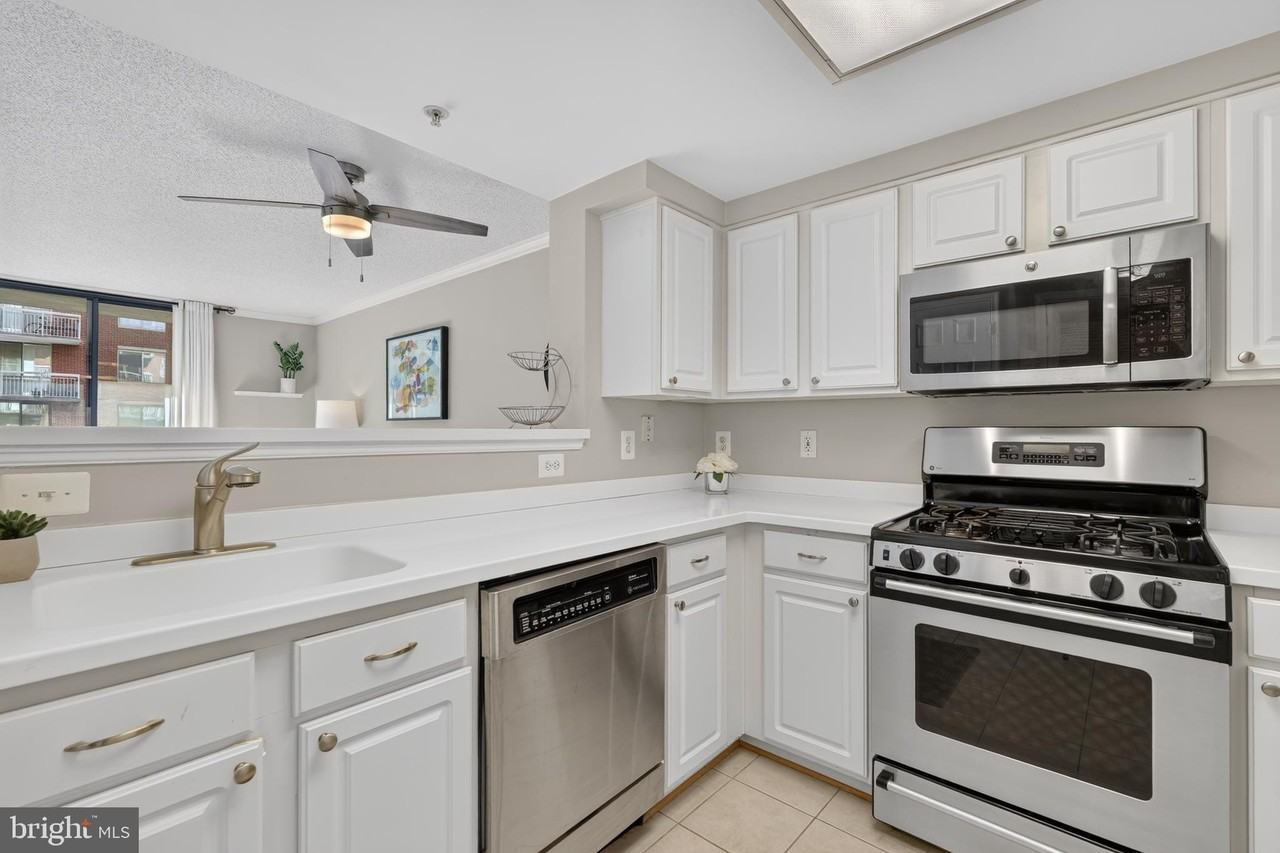 3830 9th St N #207W - Photo 7 of 45