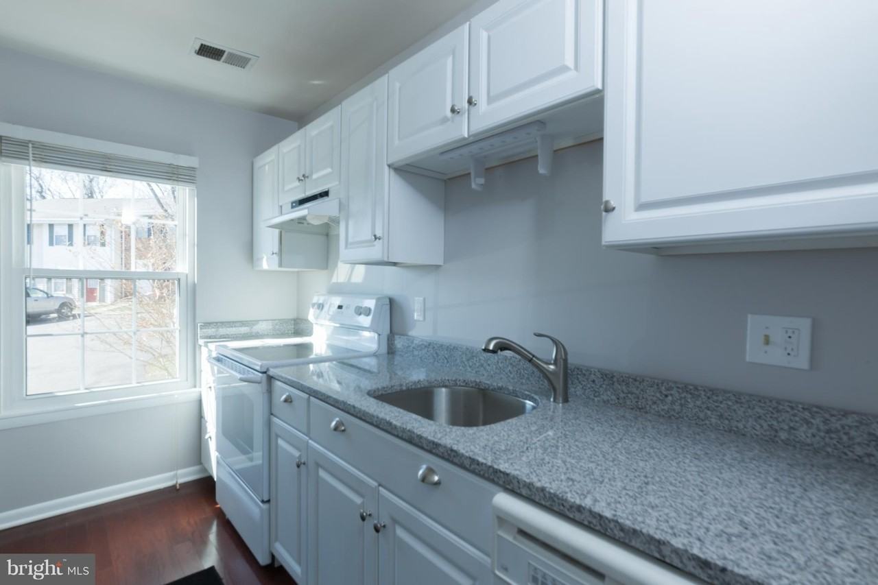 3 Kingsbridge Ct - Photo 6 of 18