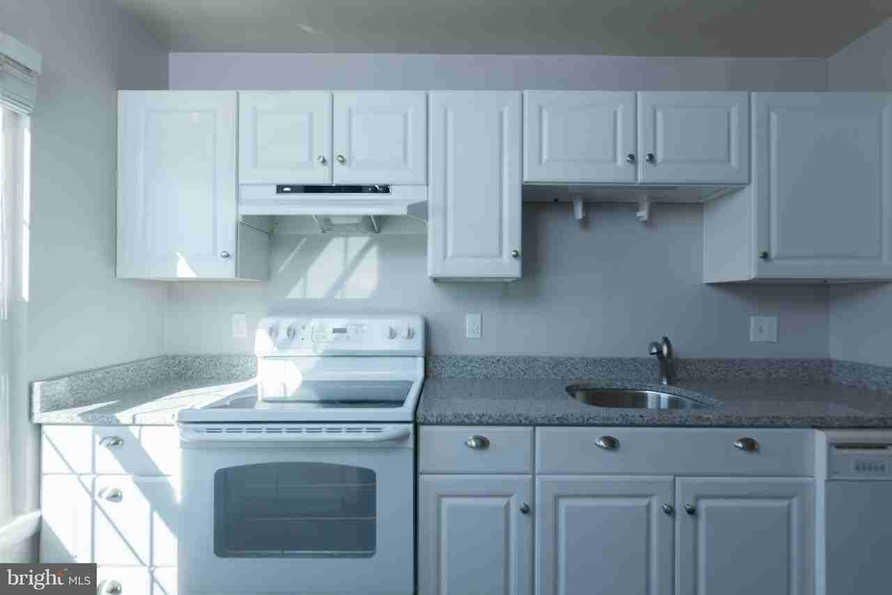 3 Kingsbridge Ct - Photo 7 of 18