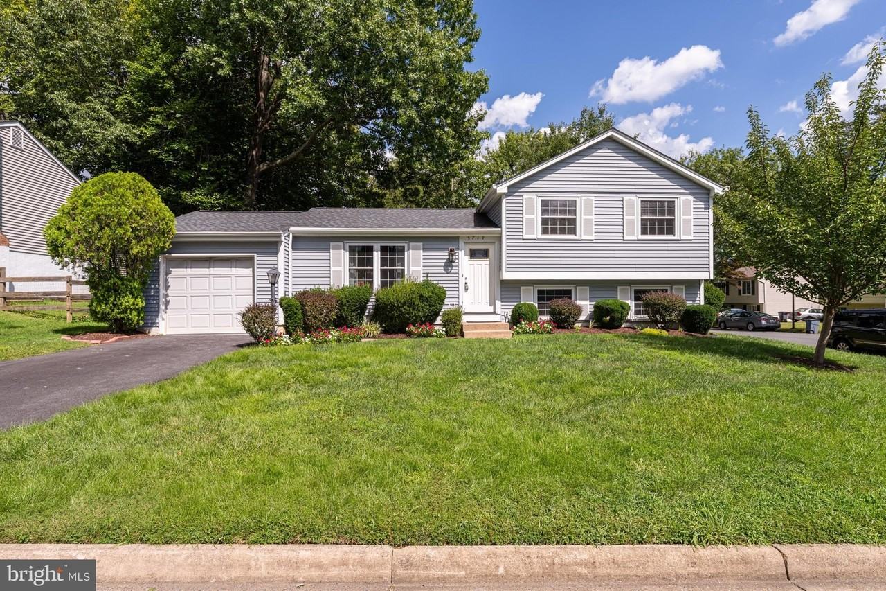5719 Oak Apple Ct - Photo 2 of 36