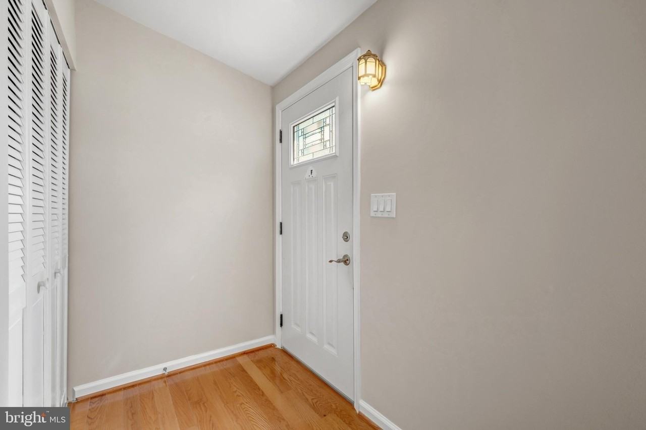 5719 Oak Apple Ct - Photo 4 of 36