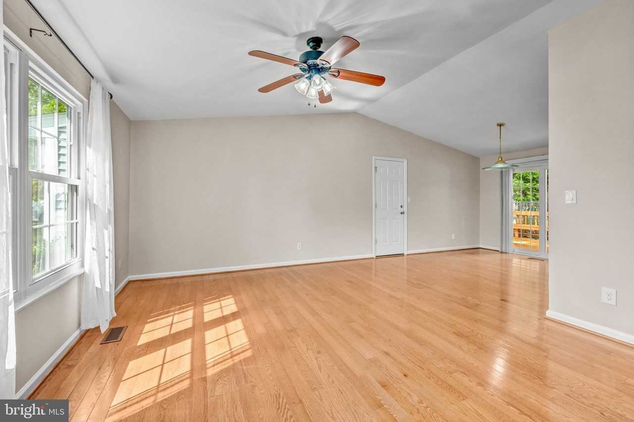 5719 Oak Apple Ct - Photo 5 of 36