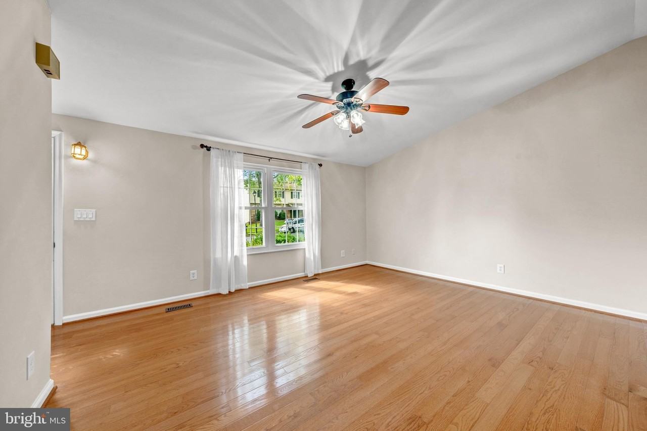 5719 Oak Apple Ct - Photo 7 of 36