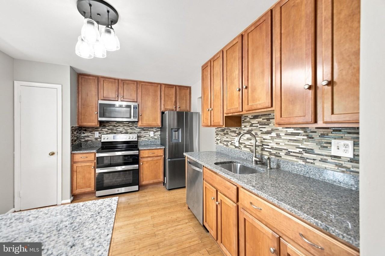 8346 Stationhouse Ct - Photo 5 of 28