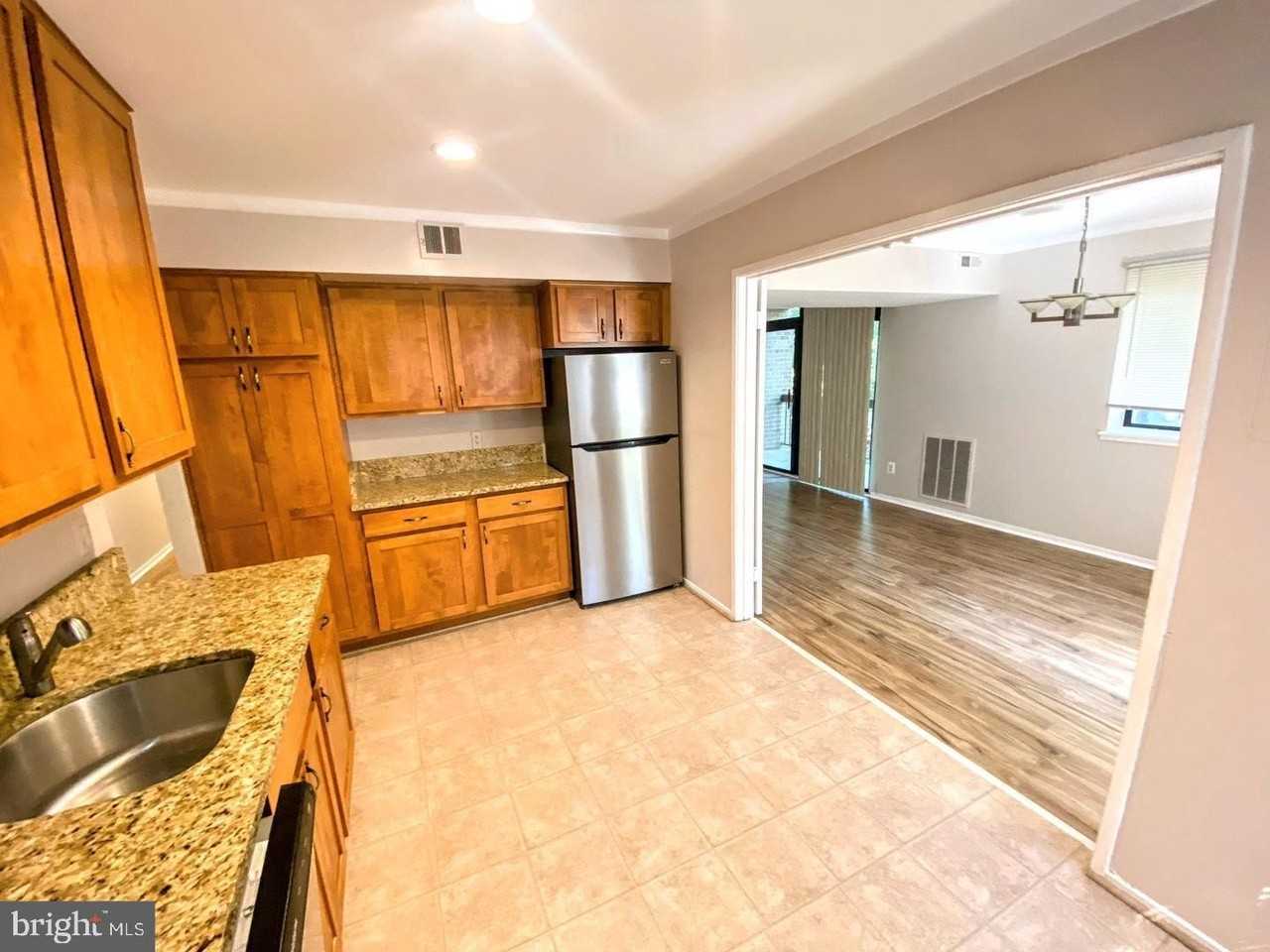 1646 Parkcrest Cir #1D201 - Photo 4 of 14