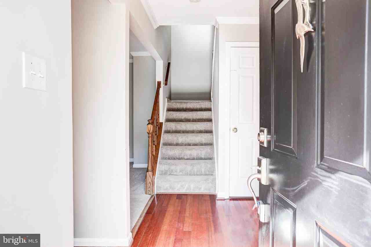6072 Crown Royal Cir - Photo 3 of 38
