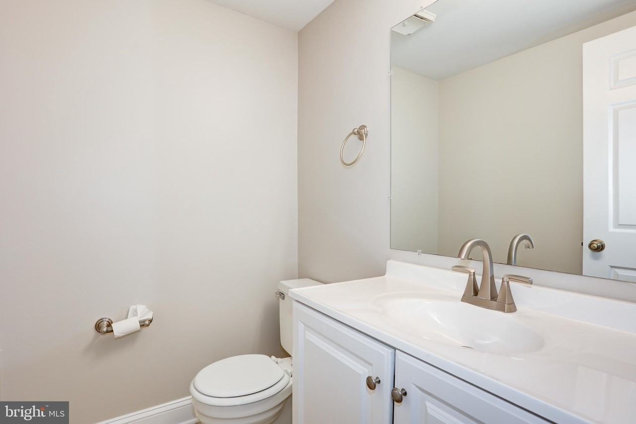 6072 Crown Royal Cir - Photo 4 of 38