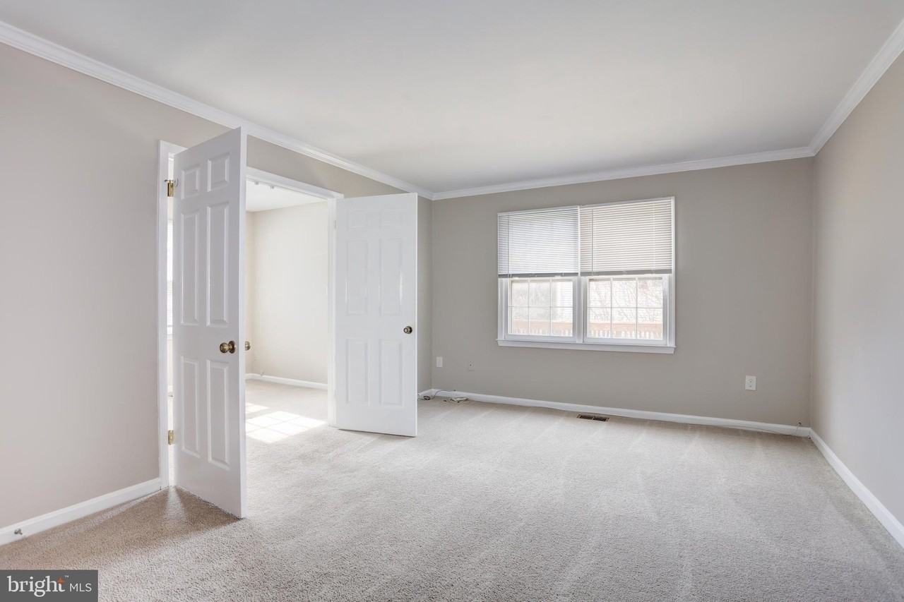 6072 Crown Royal Cir - Photo 7 of 38