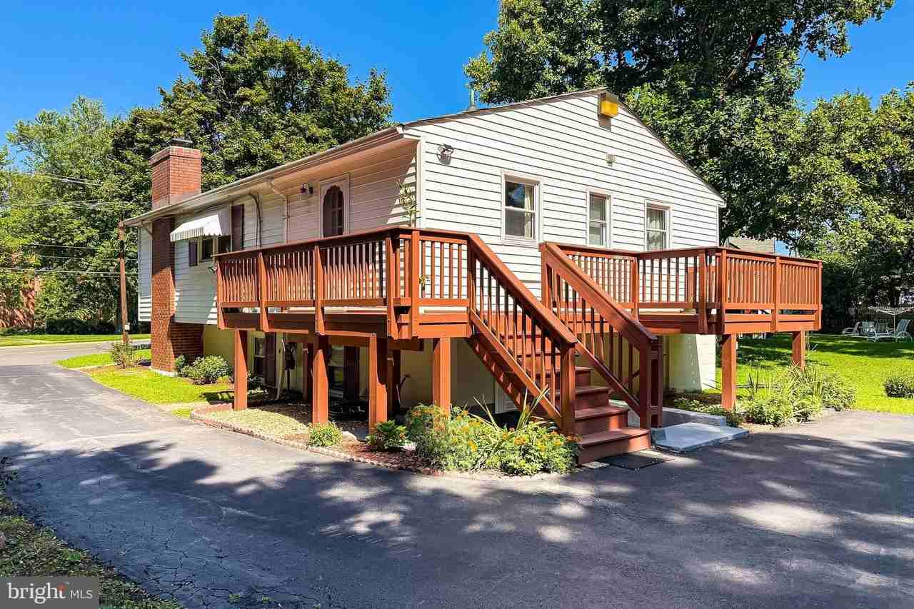 2843 Annandale Rd - Photo 3 of 30
