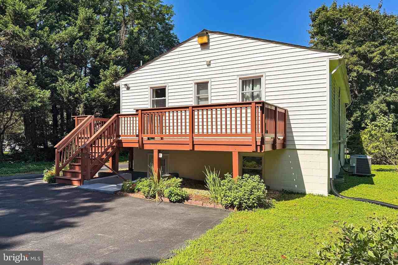 2843 Annandale Rd - Photo 4 of 30