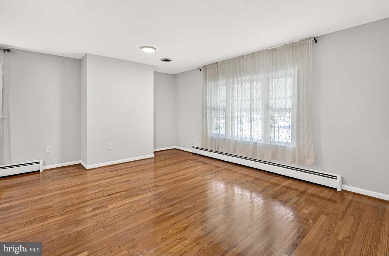 2843 Annandale Rd - Photo 5 of 30