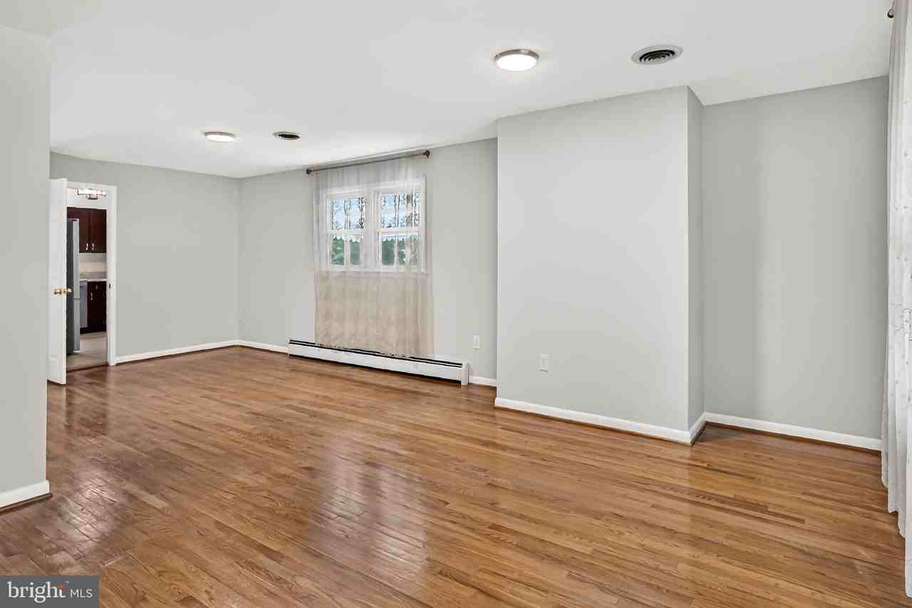 2843 Annandale Rd - Photo 6 of 30