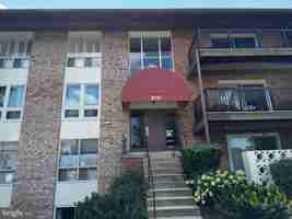 featured image of 212 Locust St Se #111
