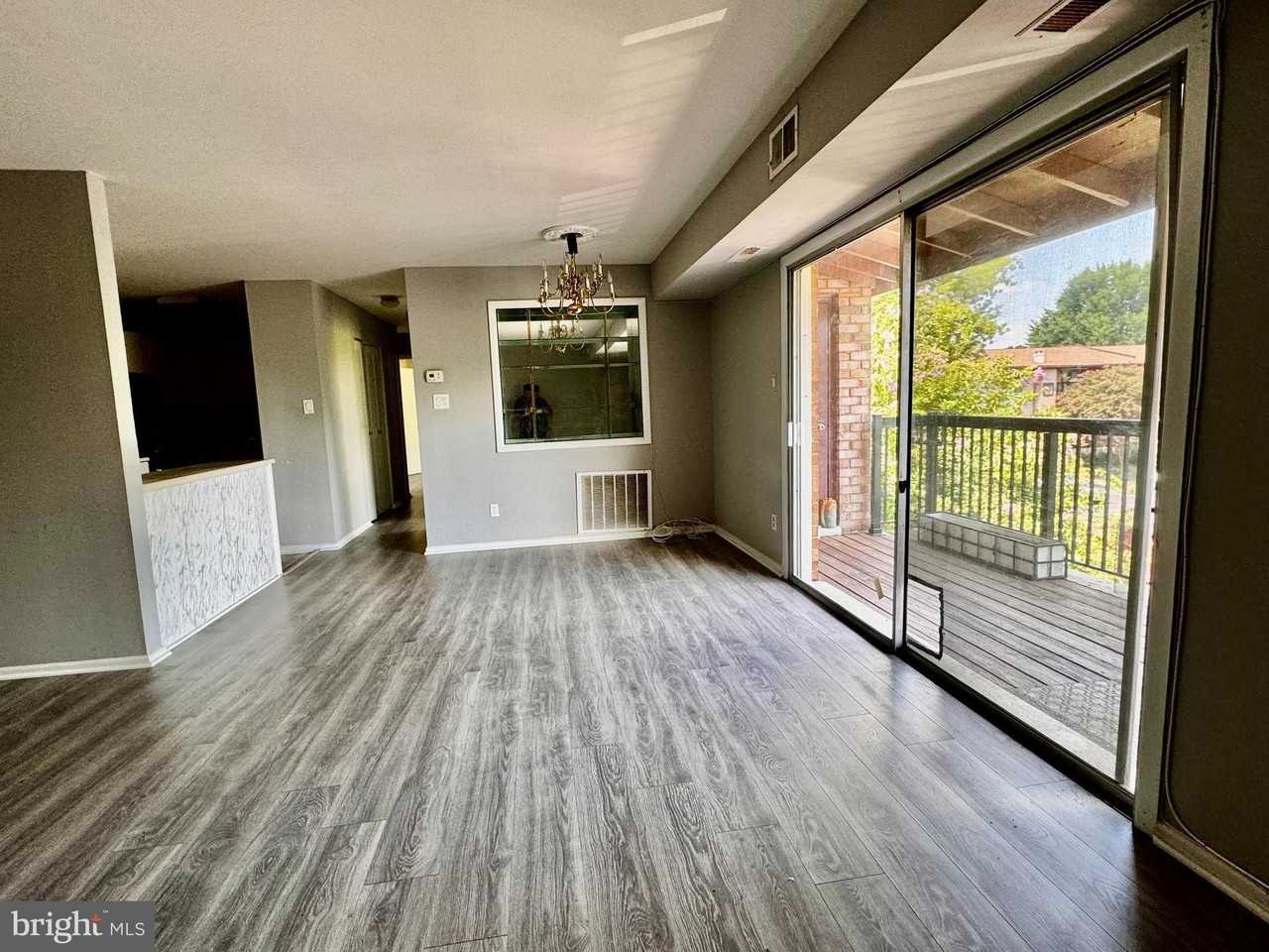 212 Locust St Se #111 - Photo 4 of 18