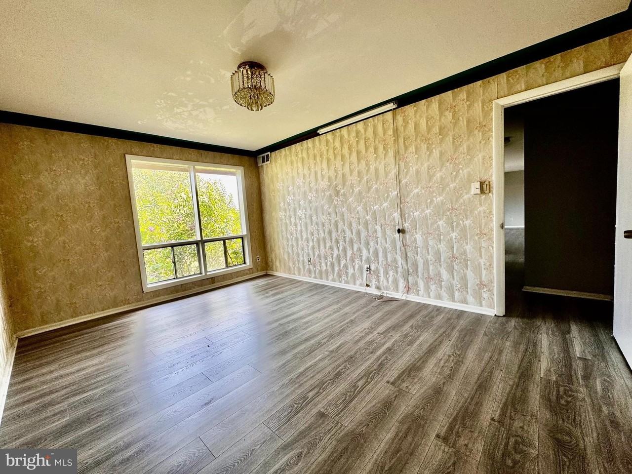212 Locust St Se #111 - Photo 5 of 18