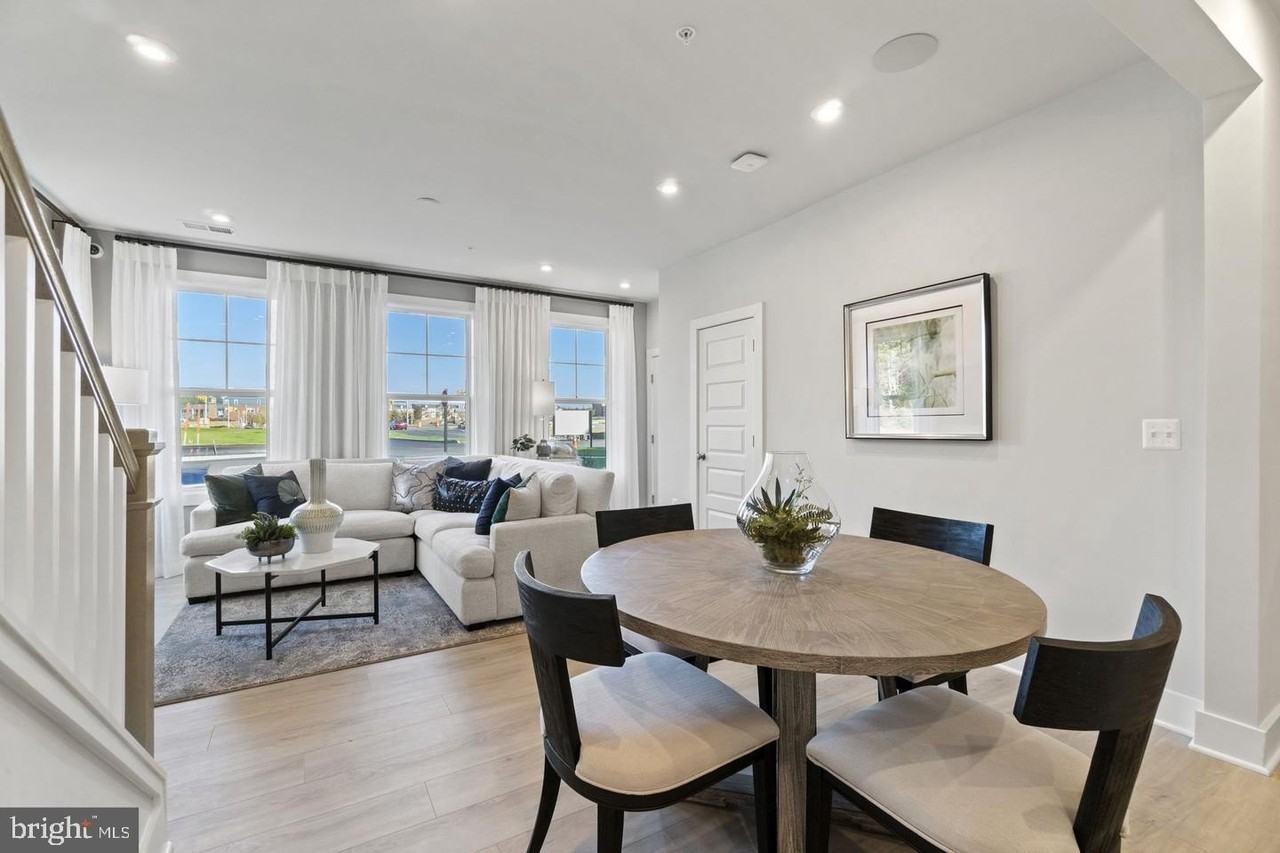 43805 Middleway Ter - Photo 5 of 38