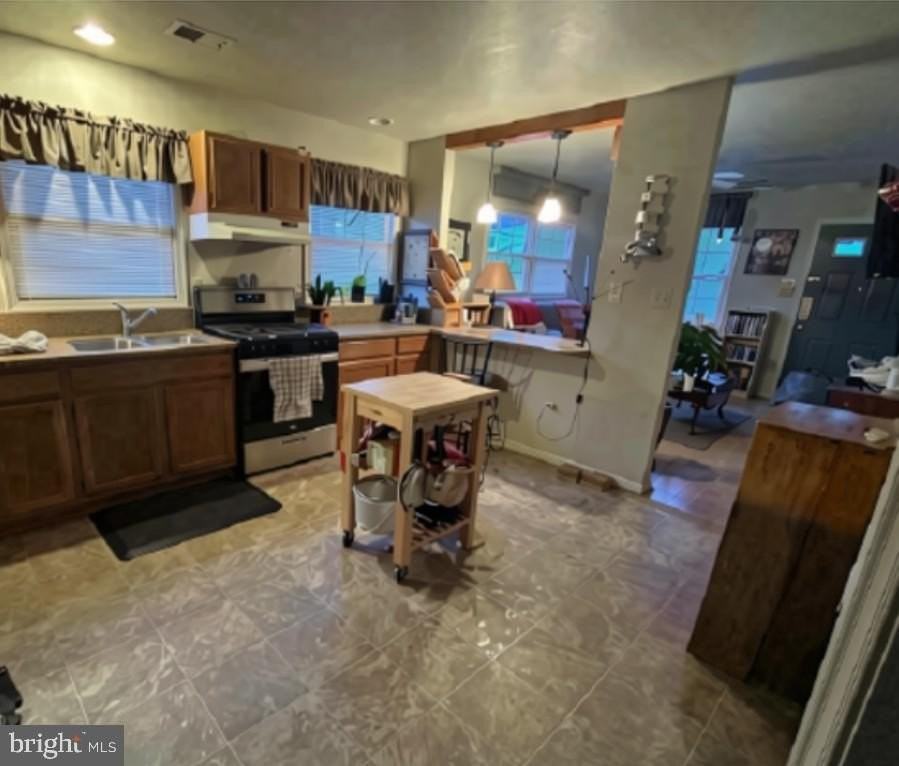 303 4th Ave - Photo 7 of 14